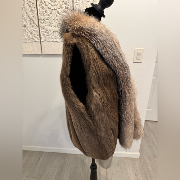 Luxurious Brown and Cream Fur Vest - Picture 4 of 6